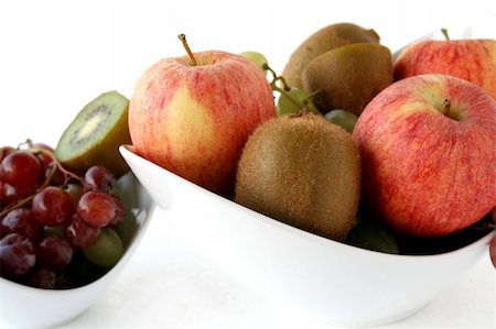 simsearch:622-09235874,k - bunch of fruits in dish Photographie de stock - Aubaine LD & Abonnement, Code: 400-03933324