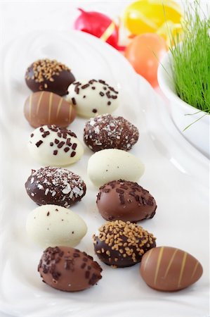 simsearch:700-02694065,k - Easter chocolate egg with fresh grass Stock Photo - Budget Royalty-Free & Subscription, Code: 400-03933485