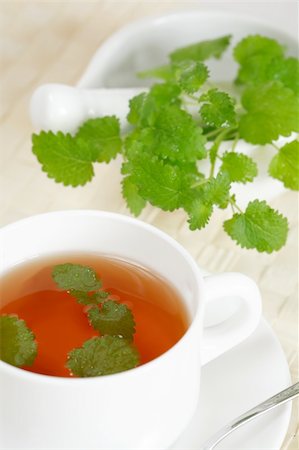 simsearch:400-06077206,k - Cup of mint tea with mint Photographie de stock - Aubaine LD & Abonnement, Code: 400-03933509