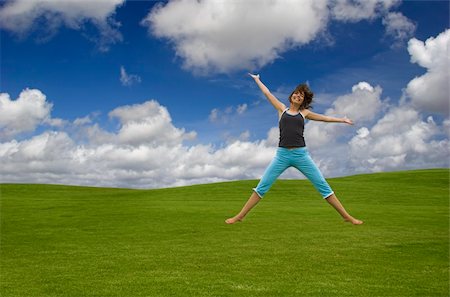 simsearch:400-06077546,k - Beautiful happy woman jumping on a green field Stockbilder - Microstock & Abonnement, Bildnummer: 400-03933740