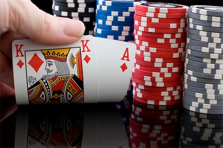 rey (naipes) - Poker player looks at his had to see ace king of diamonds Foto de stock - Super Valor sin royalties y Suscripción, Código: 400-03933878