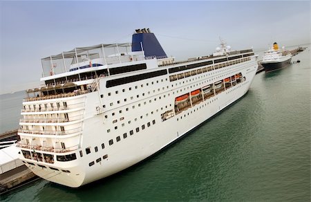 Luxury cruise liner docked at pier Stock Photo - Budget Royalty-Free & Subscription, Code: 400-03944147