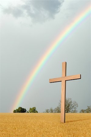 Cross and rainbow over a field of wheat Foto de stock - Royalty-Free Super Valor e Assinatura, Número: 400-03944197