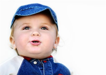simsearch:400-03947588,k - Cute happy 14 month old baby in a hat Foto de stock - Super Valor sin royalties y Suscripción, Código: 400-03944511