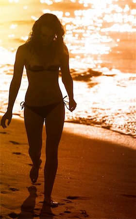 simsearch:400-09237669,k - Woman on the beach at sunset Stock Photo - Budget Royalty-Free & Subscription, Code: 400-03944611
