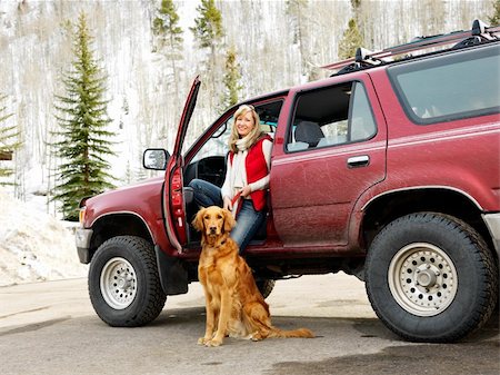simsearch:400-03944669,k - Woman with dog sitting with dirt splattered SUV automobile in snowy rural setting. Photographie de stock - Aubaine LD & Abonnement, Code: 400-03944670