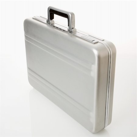 simsearch:400-03944870,k - Silver metal briefcase. Foto de stock - Royalty-Free Super Valor e Assinatura, Número: 400-03944779