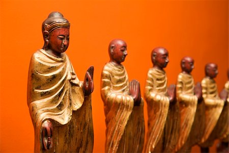 simsearch:400-03944899,k - Wooden statues of Buddha with disciples against orange wall. Stock Photo - Budget Royalty-Free & Subscription, Code: 400-03944893