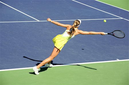 simsearch:400-04067347,k - Woman playing tennis at the professional tournament Foto de stock - Super Valor sin royalties y Suscripción, Código: 400-03944999