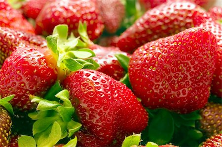 simsearch:622-06163995,k - Close up of a bunch of strawberries Photographie de stock - Aubaine LD & Abonnement, Code: 400-03945094