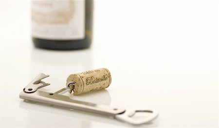 cork and corkscrew with a bottle of red wine on grey background Fotografie stock - Microstock e Abbonamento, Codice: 400-03945130