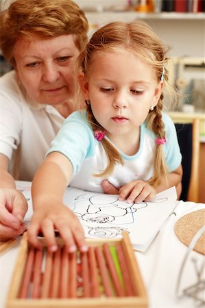 family playing image - Grandma and grand-daughter painting Photographie de stock - Aubaine LD & Abonnement, Code: 400-03945159