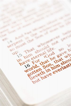 Selective focus of verses in open Holy Bible. Foto de stock - Super Valor sin royalties y Suscripción, Código: 400-03945398