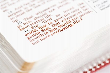 Selective focus of verses in open Holy Bible. Foto de stock - Super Valor sin royalties y Suscripción, Código: 400-03945401