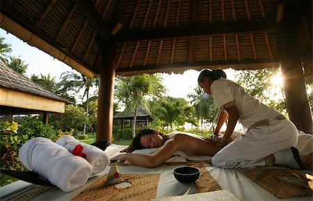 simsearch:400-08131957,k - White woman on massage in Bali salon Foto de stock - Royalty-Free Super Valor e Assinatura, Número: 400-03945709