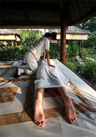 simsearch:400-03951218,k - White woman on massage in Bali salon Foto de stock - Royalty-Free Super Valor e Assinatura, Número: 400-03945718