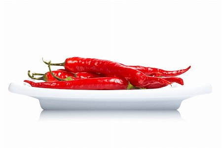 simsearch:824-07586138,k - Red hot chili peppers in the dish, reflected on white background with shallow DOF Photographie de stock - Aubaine LD & Abonnement, Code: 400-03945770