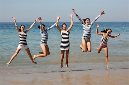 simsearch:6109-06195410,k - Five teenage girls jumping on the beach Photographie de stock - Aubaine LD & Abonnement, Code: 400-03945857
