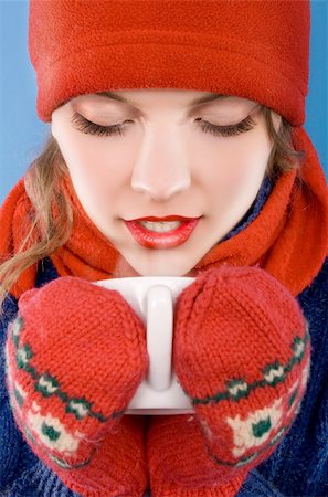foto_freelancer (artist) - winter girl holding a coffee cup Stock Photo - Budget Royalty-Free & Subscription, Code: 400-03946085