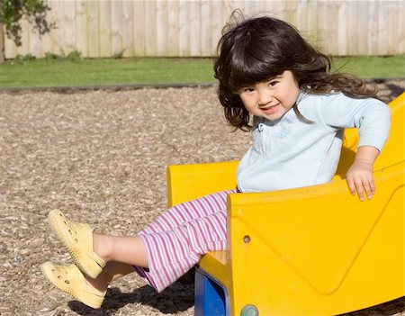 simsearch:400-08320108,k - Little girl smiling and sliding on children's chute Foto de stock - Royalty-Free Super Valor e Assinatura, Número: 400-03946638