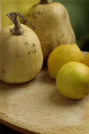 some freshly picked organic vegetables on an unglazed earthenware platter. Stockbilder - Microstock & Abonnement, Bildnummer: 400-03946938