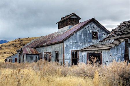 sascha (artist) - abandoned buildings from an old coal mine in rural montana, HDR Fotografie stock - Microstock e Abbonamento, Codice: 400-03946970