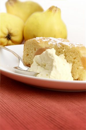 Cinnamon star anise poached, quince batter cake, with a lemon vanilla cream. Stockbilder - Microstock & Abonnement, Bildnummer: 400-03946982
