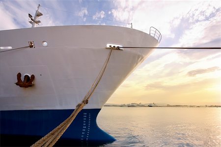 simsearch:400-04506484,k - industry and commerce: cargo ship anchored in a harbor Stockbilder - Microstock & Abonnement, Bildnummer: 400-03947045