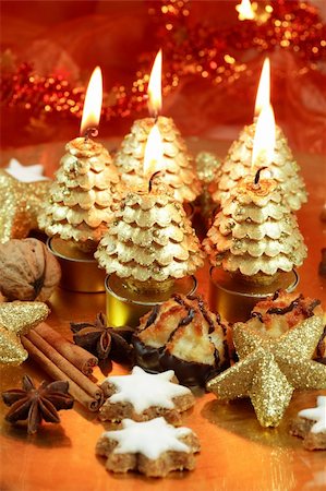 simsearch:400-03948093,k - Beautiful Christmas still life with candles Foto de stock - Royalty-Free Super Valor e Assinatura, Número: 400-03947054