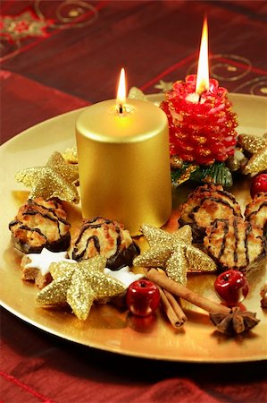 simsearch:400-03948093,k - Beautiful Christmas still life with candles Foto de stock - Royalty-Free Super Valor e Assinatura, Número: 400-03947051