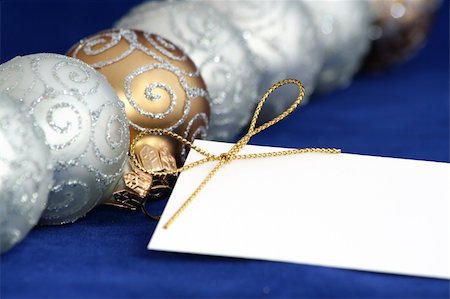 simsearch:633-02418106,k - Christmas Ornaments / Balls / Selective focus. With Blank Card Stockbilder - Microstock & Abonnement, Bildnummer: 400-03947172