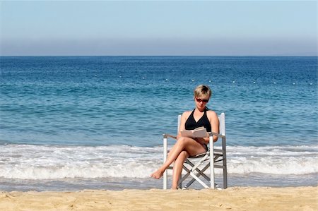 simsearch:400-03948588,k - Woman relaxing on a beach Photographie de stock - Aubaine LD & Abonnement, Code: 400-03947557