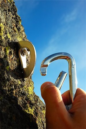 simsearch:400-04259396,k - Hand attaching carabiner to a rock anchors Fotografie stock - Microstock e Abbonamento, Codice: 400-03947562