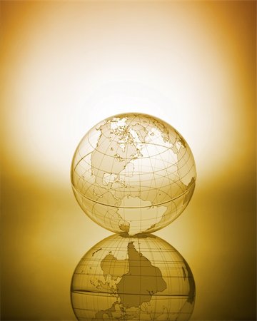 simsearch:400-03947973,k - Transparent Glass Globe backlit brown tone Photographie de stock - Aubaine LD & Abonnement, Code: 400-03947988