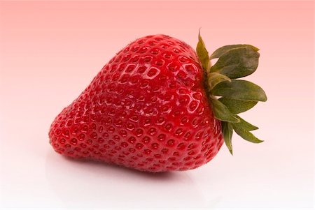 simsearch:400-03920561,k - Organic Strawberry on light red background Photographie de stock - Aubaine LD & Abonnement, Code: 400-03948063