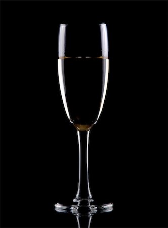 simsearch:695-05778523,k - Glass of white wine isolated over black background, Stockbilder - Microstock & Abonnement, Bildnummer: 400-03948193