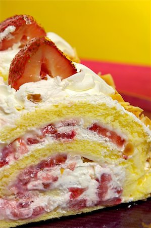 simsearch:400-05882794,k - Delicious cake with strawberrys Stock Photo - Budget Royalty-Free & Subscription, Code: 400-03948355