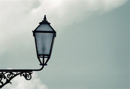 simsearch:400-03948473,k - Old classic street lantern against the sky Foto de stock - Super Valor sin royalties y Suscripción, Código: 400-03948473