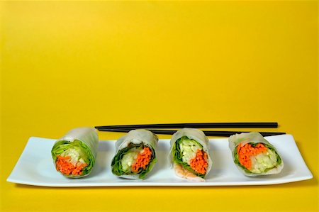 simsearch:400-03948545,k - sushi on a plate Photographie de stock - Aubaine LD & Abonnement, Code: 400-03948528