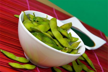 simsearch:6109-06194424,k - soybeans in a bowl Stockbilder - Microstock & Abonnement, Bildnummer: 400-03948554