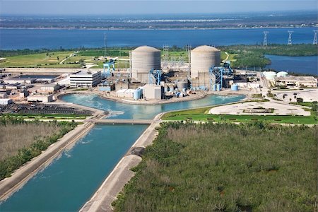 simsearch:400-03948597,k - Aerial view of nuclear power plant on Hutchinson Island, Flordia. Photographie de stock - Aubaine LD & Abonnement, Code: 400-03948605