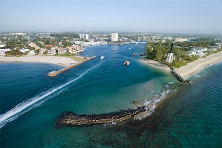 simsearch:400-03940565,k - Aerial view of Hillsboro Bay in Pompano Beach, Flordia. Stock Photo - Budget Royalty-Free & Subscription, Code: 400-03948609