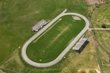 richmond - Aerial view of running track with bleachers. Foto de stock - Royalty-Free Super Valor e Assinatura, Número: 400-03948618