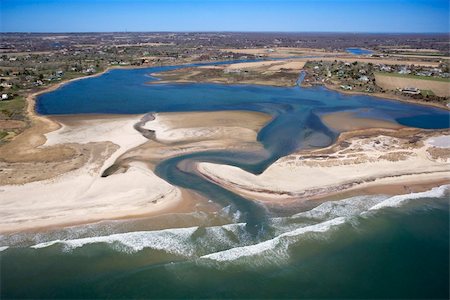 simsearch:400-03940561,k - Aerial view of Bridgehampton, New York with shoal and inlet. Photographie de stock - Aubaine LD & Abonnement, Code: 400-03948628