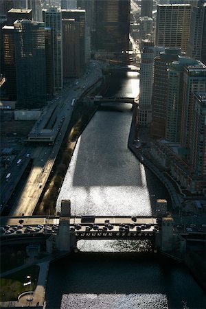 simsearch:400-03948660,k - Aerial view of river with bridges in Chicago, Illinois. Stock Photo - Budget Royalty-Free & Subscription, Code: 400-03948650