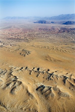 simsearch:400-03948680,k - Aerial view of mountainous  desert landscape. Foto de stock - Super Valor sin royalties y Suscripción, Código: 400-03948666