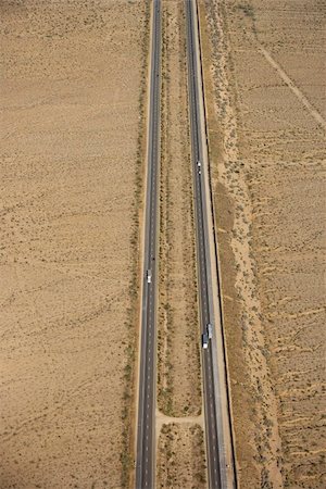 simsearch:400-03935322,k - Aerial view of interstate through desert landscape. Foto de stock - Royalty-Free Super Valor e Assinatura, Número: 400-03948670