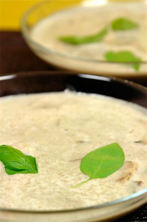 simsearch:400-03919497,k - Cream of Mushroom Soup Served Stockbilder - Microstock & Abonnement, Bildnummer: 400-03948726