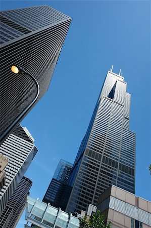 simsearch:400-05224708,k - Modern buildings downtown Chicago Photographie de stock - Aubaine LD & Abonnement, Code: 400-03949025