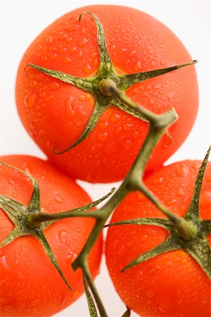 simsearch:693-06325259,k - Close up of wet red ripe tomatoes against white background. Stockbilder - Microstock & Abonnement, Bildnummer: 400-03949212